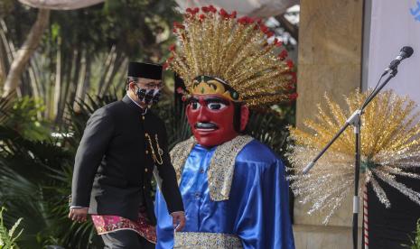 Gubernur DKI Jakarta Anies Baswedan bersiap memimpin upacara peringatan HUT ke-493 Kota Jakarta di halaman Balai Kota DKI Jakarta.