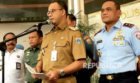 Gubernur DKI Jakarta Anies Baswedan beserta jajaran usai melaksanakan Rapat Forkopimda (Forum Komunikasi Pimpinan Daerah) di Gedung Promoter Polda Metro Jaya, Selasa (5/6). 