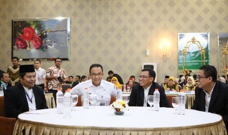 Gubernur DKI Jakarta, Anies Baswedan hadir dalam acara CEO LAZ Forum yang diselenggarakan Forum Zakat (FOZ) di Jakarta, Rabu (23/0).