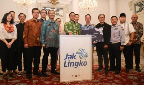 Gubernur DKI Jakarta Anies Baswedan meluncurkan program transportasi terintegrasi yang disebut Jak Lingko