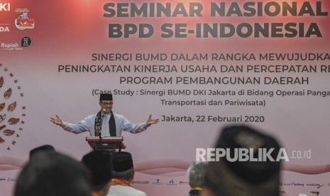 Gubernur DKI Jakarta Anies Baswedan memberikan paparannya pada acara Seminar Nasional BPD Se-Indonesia di Jakarta, Sabtu (22/2/2020). 