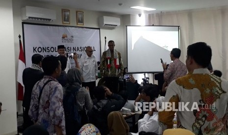 Gubernur DKI Jakarta, Anies Baswedan membuka kegiatan konsolidasi nasional Komite Nasional untuk Rakyat Palestina (KNRP) di Jakarta, Jumat (30/3).