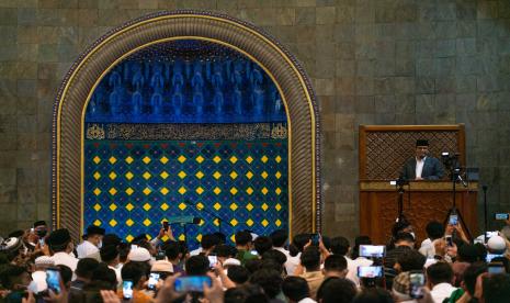 Gubernur DKI Jakarta Anies Baswedan mengisi ceramah shalat taraweh di Masjid Kampus UGM, Sleman, DI Yogyakarta, Kamis (7/4/2022). Dalam ceramahnya Anies Baswedan menyampaikan tentang  Pengelolaan Kota Berbasis Environmental Sustainability dalam Perspektif Islam. 