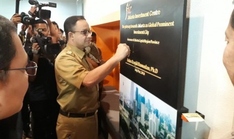 Gubernur DKI Jakarta Anies Baswedan meresmikan Jakarta Investment Center (JIC) yang bertempat di Gedung Dinas PMPTSP DKI Jakarta, Lantai 5, Jalan Rasuna Said, Jakarta Selatan, Selasa (31/7).