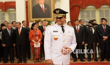  Gubernur DKI Jakarta Anies Baswedan sebelum Upacara Pelantikan Gubernur DKI Jakarta oleh Presiden Joko Widodo di Istana Negara, Jakarta, Senin (16/10).