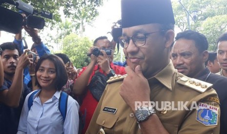 Gubernur DKI Jakarta Anies Baswedan  turut melayat ke rumah duka atas meninggalnya adik Presiden RI kedua Soeharto, Probo Sutedjo, Senin (26/3) pukul 12.00 WIB.