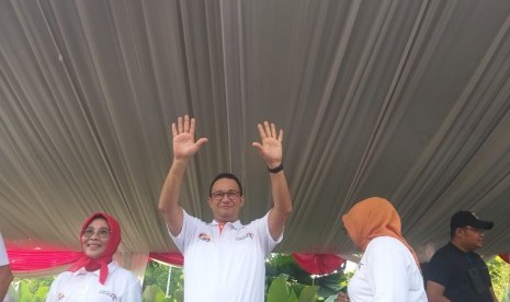 Gubernur DKI Jakarta Anies Rasyid Baswedan membuka Jakarnaval dalam rangkaian memperingati HUT ke-492 DKI Jakarta di depan Balai Kota, Jakarta Pusat, Ahad (30/6).