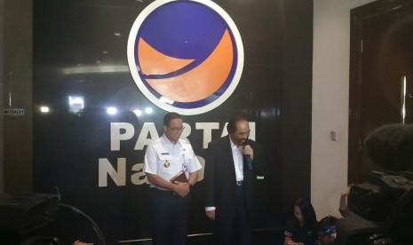 Gubernur DKI Jakarta Anies Rasyid Baswedan menggelar konferensi pers usai mengadakan makan siang bersama Ketua Umum Partai Nasonal Demokrat (Nasdem) Surya Paloh di DPP Nasdem, Rabu (24/7).