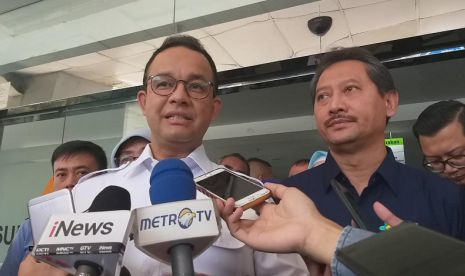 Gubernur DKI Jakarta Anies Rasyid Baswedan meninjau RS Tarakan, Jakarta Pusat, Rabu (22/5). 