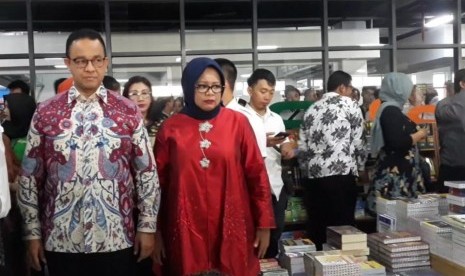 Gubernur DKI Jakarta Anies Rasyid Baswedan meresmikan Pasar Buku Jakbook di Pasar Kenari, Jakarta Pusat, Senin (29/4). 