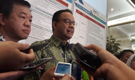 Gubernur DKI Jakarta Anies Rasyid Baswedan saat memberikan keterangan di Jakarta Convention Centre, Senayan, Jakarta Pusat, Rabu (7/11).