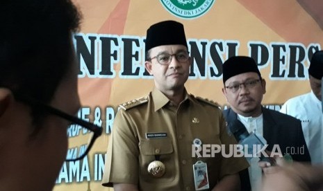 Gubernur DKI Jakarta Anies Rasyid Baswedan saat menghadiri Ta'aruf Pengurus Baru MUI DKI Jakarta di Hotel Sunlake, Jakarta Utara, Senin (26/11). 