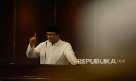 Gubernur DKI Jakarta Anies Baswedan masih menggodok kebijakan bantuan ekonomi untuk masyarakat terdampak Covid-19. 