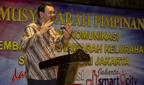 Gubernur DKI Jakarta Basuki T. Purnama menyampaikan pidato pembukaan pada musyawarah pimpinan di Balai Agung, Jakarta, Kamis (12/3). 