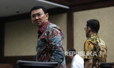 Gubernur DKI Jakarta Basuki Tjahaja Purnama (Ahok) bersama stafnya Sunny Tanuwidjaja menjalani sidang sebagai saksi kasus suap Raperda Reklamasi atas terdakwa mantan anggota DPRD DKI Mohamad Sanusi di Pengadilan Tipikor, Jakarta, Senin (5/9).