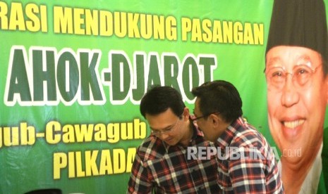 Gubernur DKI Jakarta Basuki Tjahaja Purnama atau Ahok (kiri) bersama Wakil Djarot Saiful Hidayat mendatangi Gedung DPP PPP Djan Faridz di Jakarta, Senin (17/10). 