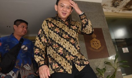 Gubernur DKI Jakarta Basuki Tjahaja Purnama atau Ahok meninggalkan gedung Bareskrim Mabes Polri usai menjalani pemeriksaan di Jakarta, Selasa (21/6). 