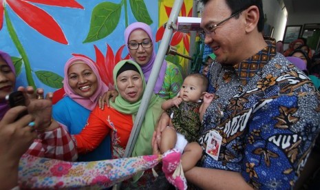 Gubernur DKI Jakarta Basuki Tjahaja Purnama (kanan)