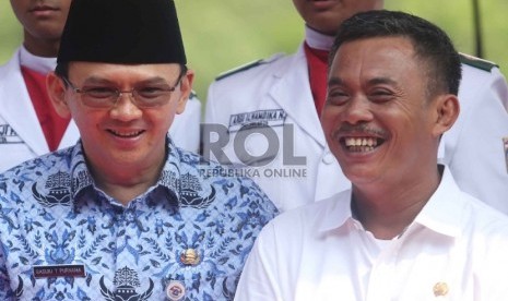 Gubernur DKI Jakarta Basuki Tjahaja Purnama (kiri), bersama Ketua DPRD DKI Jakarta Prasetyo Edi Marsudi dalam upacara Hari Pahlawan di lapangan eks IRTI Monas, Jakarta Pusat, Selasa (10/11).