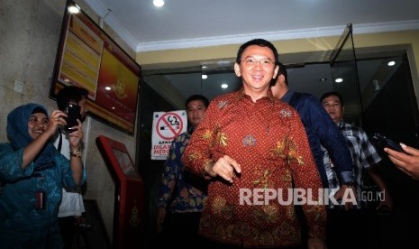 Gubernur DKI Jakarta Basuki Tjahaja Purnama usai menjalani pemeriksaan di Bareskrim Mabes Polri, Jakarta, Kamis (25/2).