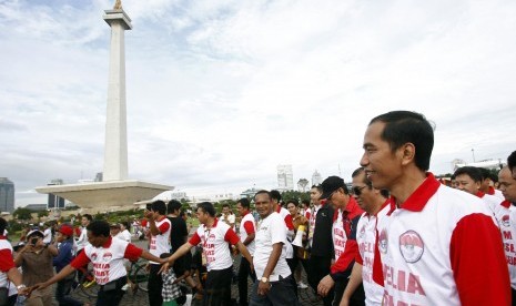 Gubernur DKI Jakarta Joko Widodo (kanan) 