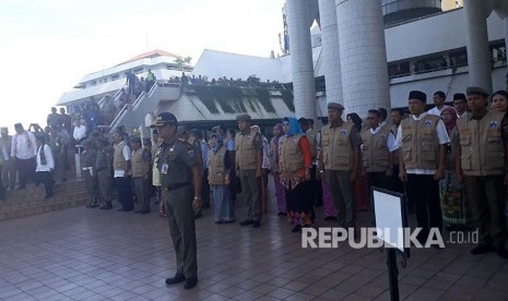 Gubernur DKI Jakarta memimpin apel tim pengawas sumur resapan, penggunaan air tanah, dan pengolahan air limbah di Intiland Tower, Jalan Sudirman, Jakarta Pusat, Jumat (16/3).