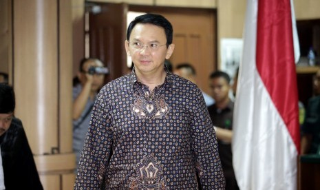 Gubernur DKI Jakarta nonaktif Basuki Tjahaja Purnama alias Ahok bersiap menjalani sidang lanjutan kasus dugaan penistaan agama di PN Jakarta Utara, Jakarta, Selasa (27/12). 