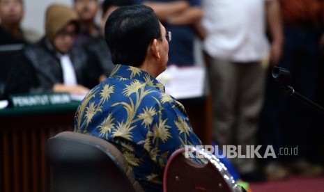 Gubernur DKI Jakarta nonaktif Basuki Tjahaja Purnama atau Ahok menjalani sidang.