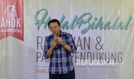 Gubernur DKI Jakarta sekaligus Bakal Calon Gubernur DKI Jakarta Basuki Tjahaja Purnama berpidato dalam acara Halal Bihalal bersama Teman Ahok di Posko Teman Ahok, Jakarta, Rabu (27/7).