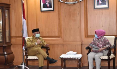 Gubernur Erzaldi melakukan pertemuan awal dengan Kepala Perwakilan BPK Provinsi Kepulauan Bangka Belitung, Ida Farida beserta tim, terkait pemeriksaan kinerja pengelolaan Sistem Pemerintahan Berbasis Elektronik (SPBE) di Pemprov. Kepulauan Babel, Selasa (4/8) di Ruang Rapat Gubernur Kepulauan Bangka Belitung (Babel).