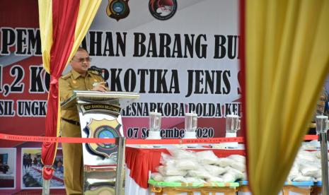 Gubernur Erzaldi minta pemda dan masyarakat untuk selalu waspada karena wilayah babel berpeluang menjadi jalur transit peredaran narkoba. Hal tersebut diungkapkan Gubernur Erzaldi saat menghadiri kegiatan pemusnahan sebanyak 211,2 kg di Polda Babel, Senin (7/9).