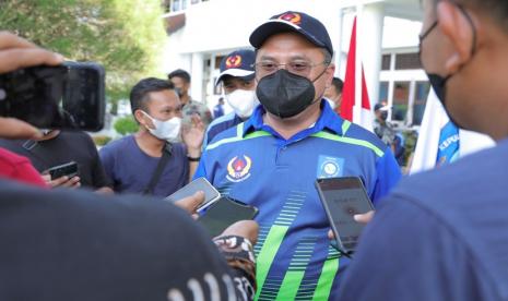 Gubernur Erzaldi Rosman melepas kontingen atlet Provinsi Bangka Belitung ke PON XX Papua, di Halaman Kantor Gubernur, Jumat (24/9) siang. 