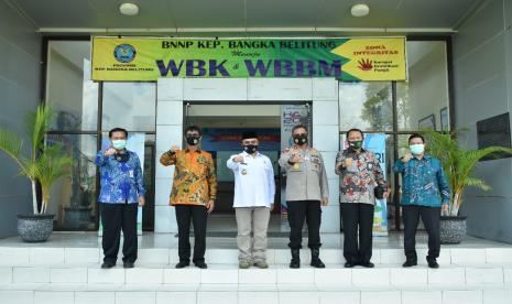 Gubernur Erzaldi Rosman usai mengikuti kegiatan puncak peringatan Hari Anti Narkotika Internasional (HANI) tahun 2020 secara virtual bersama kepala BNNP dan Forkopimda Babel di Ruang Rapat Lt.II BNNP Babel, Jumat (26/6).