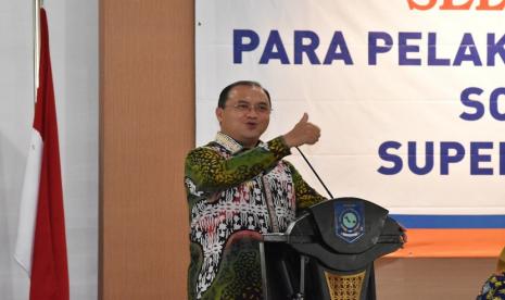 Gubernur Erzaldi saat memberi pengarahan di hadapan pelaku UMKM pada kegiatan Pelatihan Kewirausahaan Dalam Rangka Peningkatan Akses Pasar Berbasis Ekspor dan Pelatihan Strategi Penguatan Bisnis Wirausaha hari ini Rabu, (14/10) di Hotel Santika Pangkalan Baru.