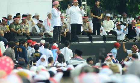 Gubernur Jabar Ahmad Heryawan memberikan sambutan pada acara Tabligh Akbar 