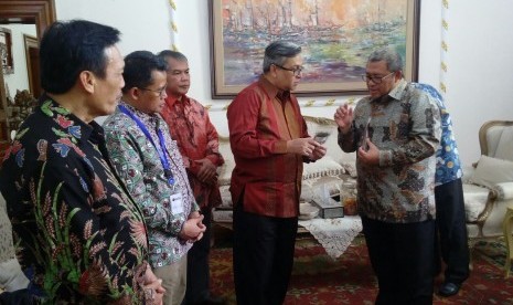 Gubernur Jabar Ahmad Heryawan  menyosialisasikan kearifan lokal di sektor agribisnis, yakni teh dam kopi Jabar.di Mesir. Merupakan salah satu rangkaian kunjungan kerja Gubernur Jabar di Mesir, Jumat (3/6). Foto: Sandy Ferdiana