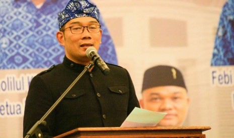 Gubernur Jabar Ridwan Kamil memberi sambutan dalam acara pelantikan 10 Pengurus Cabang (PC) Paguyuban Pasundan se-wilayah Sumatera Utara, belum lama ini. 