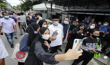 Gubernur Jabar Ridwan Kamil yang akrab disapa Emil, saat kunjungan kerja ke Kampung Inggris di Desa Tulungrejo, Pare Kabupaten Kediri, akhir pekan ini.