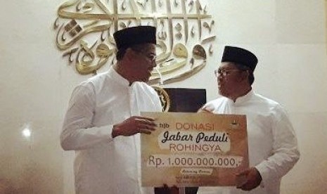  Gubernur Jabar Serahkan Donasi untuk Rohingya melalui RZ