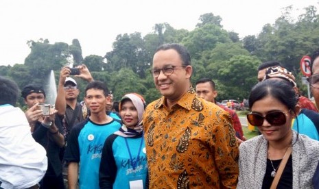 Gubernur Jakarta Anies Baswedan yang juga alumni Universitas Gadjah Mada menghadiri acara Tepang Sono dan pengukuhan pengurus Keluarga Alumni Universitas Gadjah Mada (Kagama) di Kebun Raya Bogor, kota Bogor pada Sabtu (21/10).