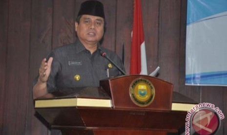 Gubernur Jambi Hasan Basri Agus