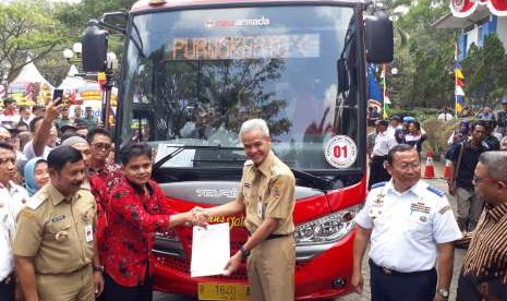 Gubernur Jateng Ganjar Pranowo meresmikan beroperasinya Bus Rapid Transit (BRT) rute Purwokerto-Purbalingga.