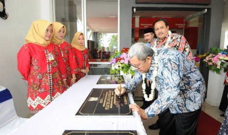 Gubernur Jawa Barat Ahmad Heryawan (Aher) meresmikan Rumah Sakit Umum Daerah (RSUD) Pangandaran di Desa Pananjung Kabupaten Pangandaran, Rabu (17/1).