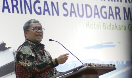 Gubernur Jawa Barat Ahmad Heryawan memberikan sambutan pada pembukaan Rakernas Majelis Ekonomi Kewirausahaan dan Silaturahim Kerja Nasional Jaringan Saudagar Muhammadiyah, di Kota Bandung, Rabu (13/9).