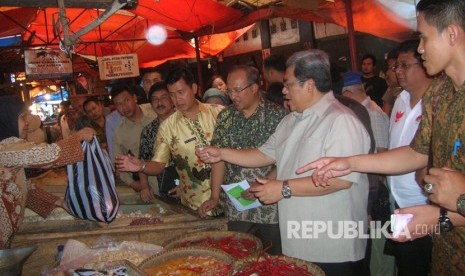 Gubernur Jawa Barat Ahmad Heryawan meninjau Pasar Pelita beberapa waktu lalu