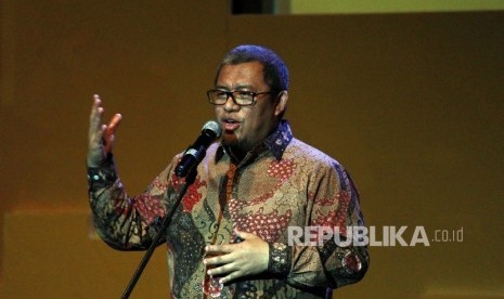 Gubernur Jawa Barat Ahmad Heryawan menyampaikan materi pada seminar Bandung Enterpreneurs Day 2016 di Gedung Sabuga, Kota Bandung, Ahad (22/5).  (Republika/ Dede Lukman Hakim)