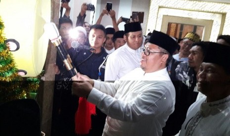 Gubernur Jawa Barat Ahmad Heryawan meresmikan Islamic Center Syekh Abdul Manan Kabupaten Indramayu, Jumat (1/6) malam.