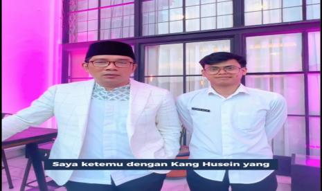 Gubernur Jawa Barat (Jabar) Ridwan Kamil bertemu dengan guru Husein Ali Rafsanjani. P2G sebut keberanian guru muda ASN Pangandaran bisa menjadi contoh guru lain.