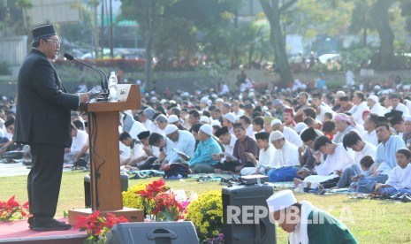 West Java Governor period 2013-2018 Ahmad Herwayan (Aher) delivers Eid al-Fitr sermon at Gasibu Square, Bandung, Friday (June 15).