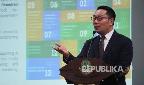 Gubernur Jawa Barat Ridwan Kamil akan mengerahkan ratusan milenial Jabar bangun desa tertinggal.